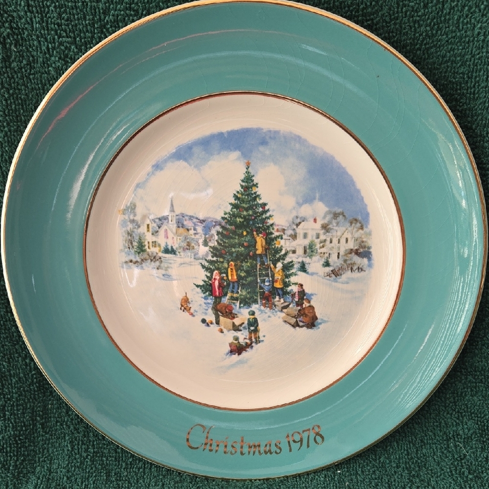 Christmas 1978 Decorative Plate- Trimming The Tree